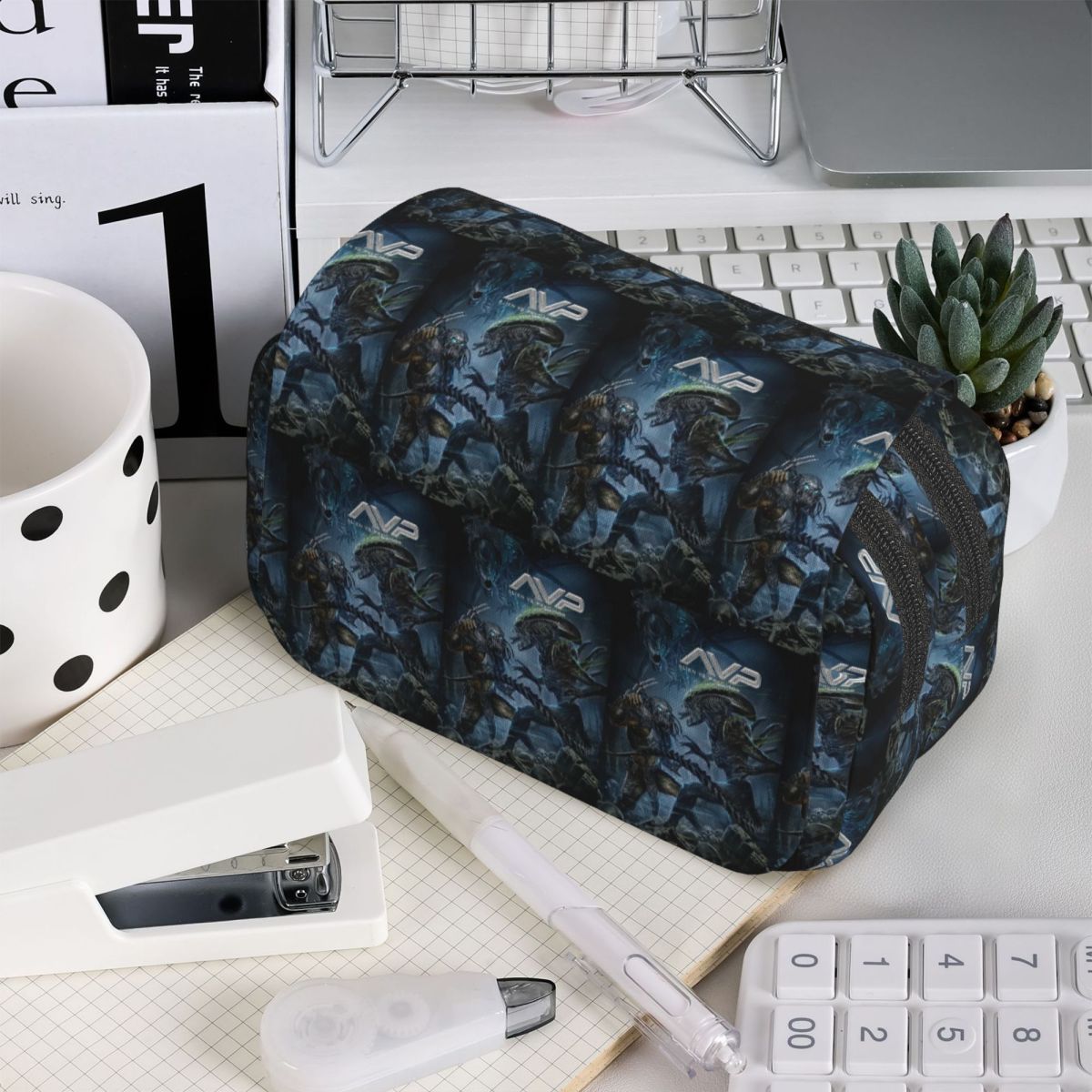 Alien Vs Predator Game Pencil  - огляд і ціна Office Supply Vs Stationery